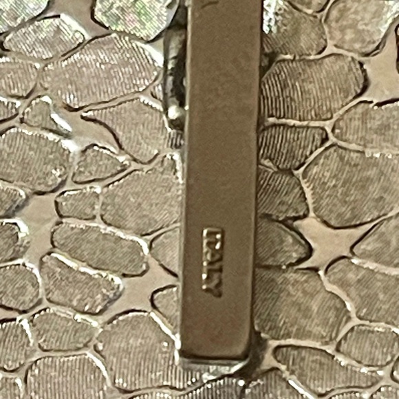 Vtg Italy Religios Catholic Crusifix Christ On Cross Pendant Italy - Picture 3 of 5